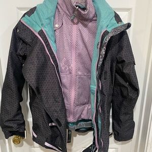 Women’s Sz Small 686 Smarty 2 in 1 snowboarding jacket coat 
Good condition
